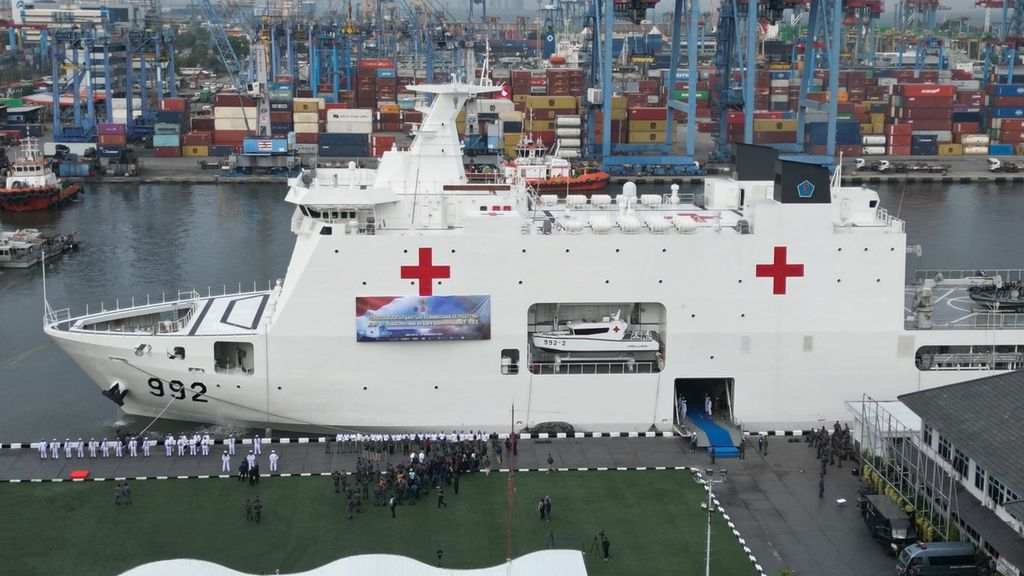 Bantuan Kemanusiaan Kapal RS TNI