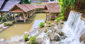 Tempat Makan Dekat Air Terjun