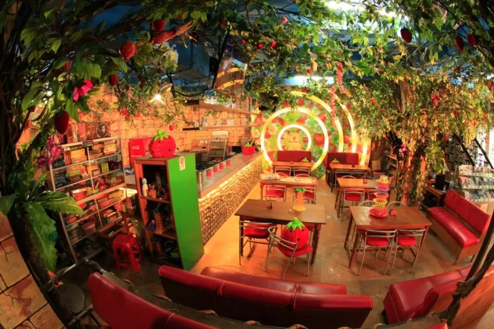 Cafe "Strawberry Cafe"