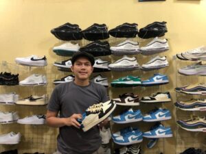 8 Bisnis Jual Sepatu Second Lagi Viral di Jakarta 2024