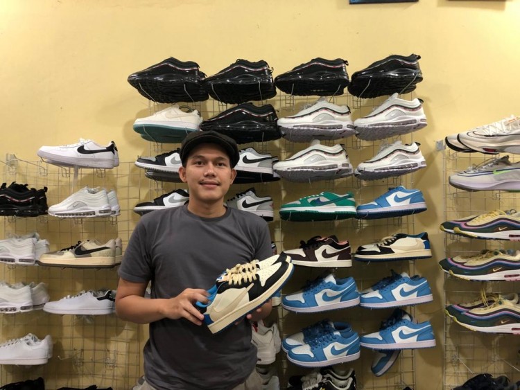 8 Bisnis Jual Sepatu Second Lagi Viral di Jakarta 2024